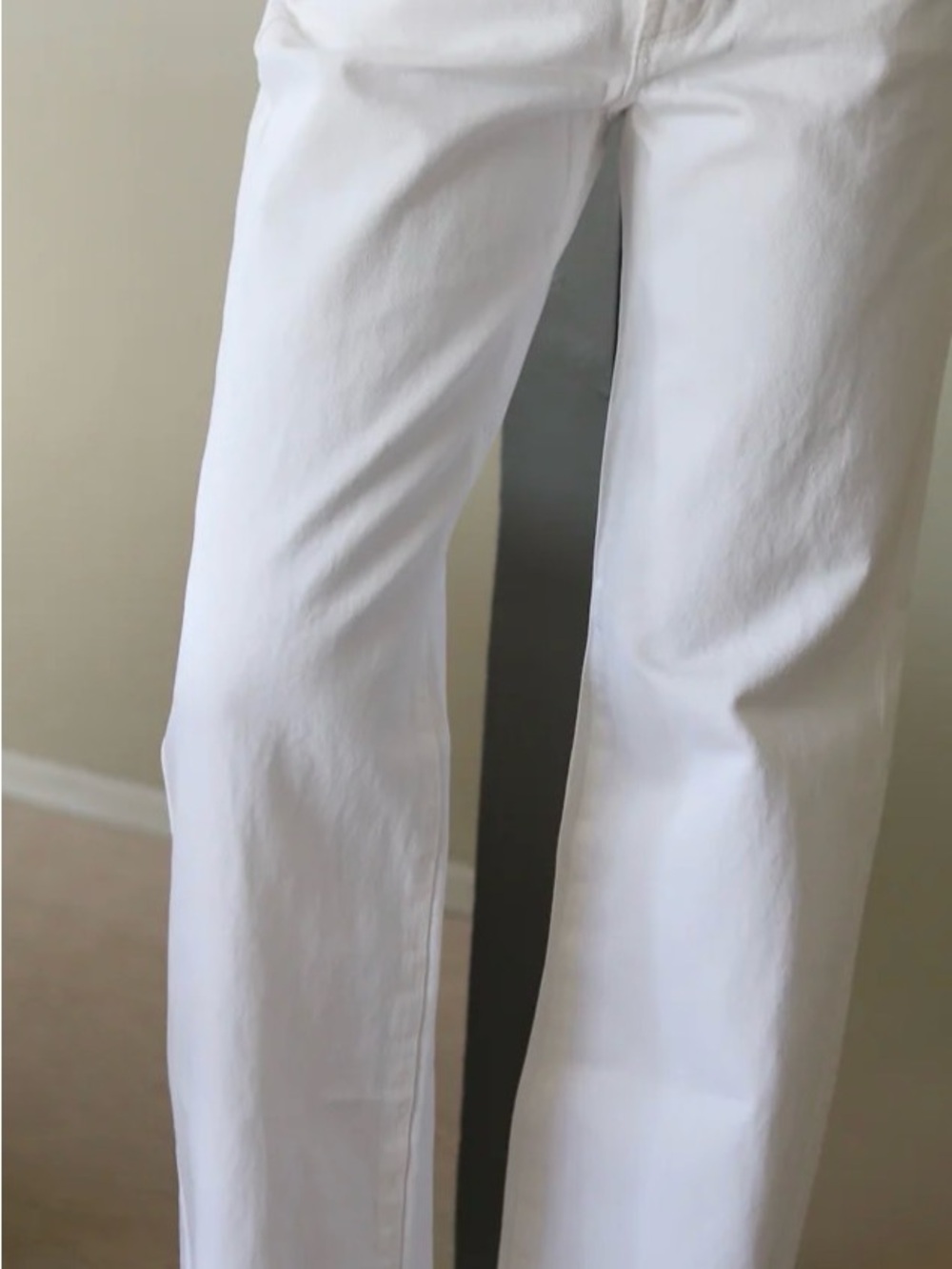 ROLLA’s Classic White Straight-Leg Relaxed Jeans 
‘Like NEW’